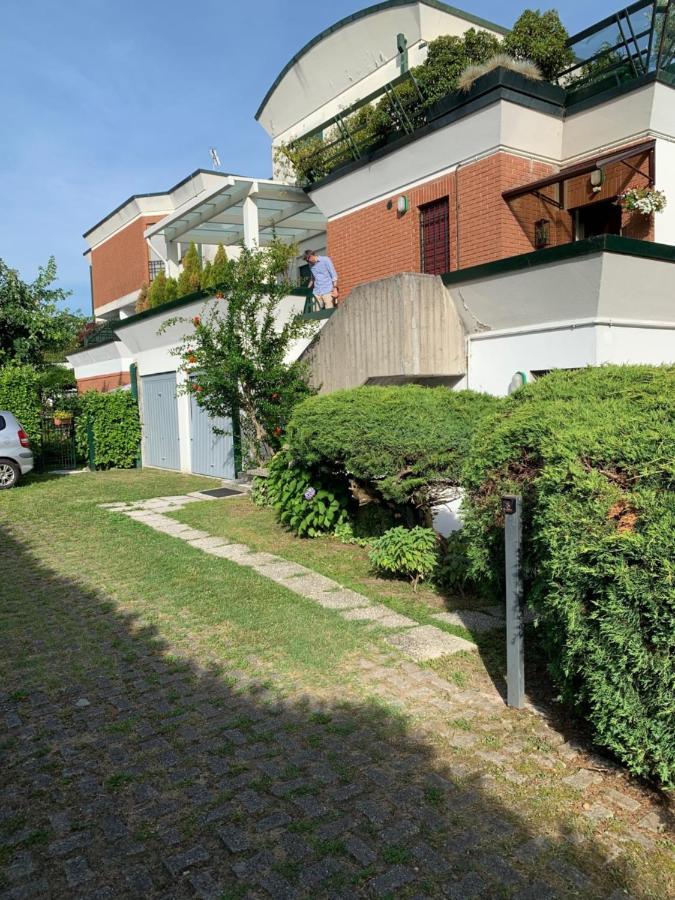 Near Como, Charming Apartment With Fireplace Грандате Экстерьер фото